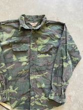 Load image into Gallery viewer, Vintage Woodland Camo Button-Up Shirt (L)