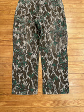 Load image into Gallery viewer, Vintage MossyOak Green Leaf Camo Adjustable Waist Pants (32-36”x31.5”)