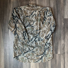 Load image into Gallery viewer, 1990’s Mossy Oak Treestand Camo Chamois Shirt (M)