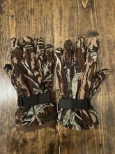 Load image into Gallery viewer, Vintage Mossy Oak Treestand Camo Gloves