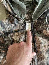 Load image into Gallery viewer, Vintage Mossy Oak Gen 1 Breakup Camo Lightweight Bug Pullover (M/L)