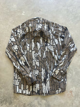 Load image into Gallery viewer, Vintage Trebark Camo Lightweight Camo Button Up Shirt (M)