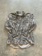 Load image into Gallery viewer, Vintage Mossy Oak Treestand Camo Chamois Shirt (L)