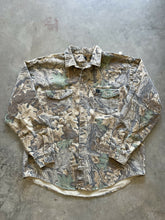 Load image into Gallery viewer, Vintage Realtree Advantage Camo Chamois Shirt (XL)