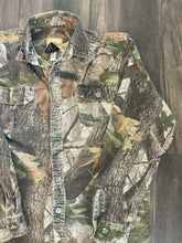 Load image into Gallery viewer, Vintage Realtree Hardwoods Camo Button Up Shirt (Y XL)