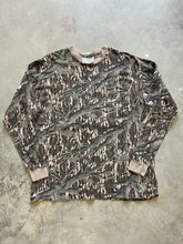 Load image into Gallery viewer, Vintage Mossy Oak Treestand Camo Long Sleeve Shirt (L)
