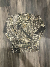 Load image into Gallery viewer, Vintage Mossy Oak Breakup Camo Long Sleeve Shirt ( Youth M)