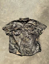 Load image into Gallery viewer, Vintage Remington Break Up Lightweight Buttom Up (XL)