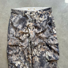 Load image into Gallery viewer, Vintage L.L. Bean Mossy Oak Breakup Camo Pants (L)