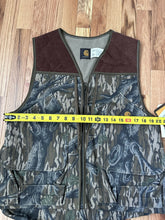 Load image into Gallery viewer, Carhartt Mossy Oak Treestand Camo Hunting Vest men’s size Medium vintage NEW