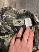 Load image into Gallery viewer, Vintage Mossy Oak Breakup Camo Button-Up Shirt (M)