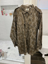 Load image into Gallery viewer, Mossy Oak Bottomland Button Up (XL)