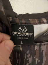 Load image into Gallery viewer, Old School Realtree Hoodie Large