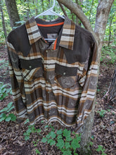 Load image into Gallery viewer, Legendary Whitetails Men&#39;s Medium Shirt. Excellent condition.
