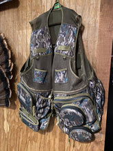Load image into Gallery viewer, Primos Mossy Oak Greenleaf Turkey Vest