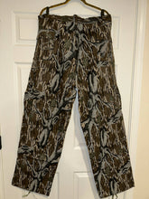 Load image into Gallery viewer, 80’s Mossy Oak Treestand Pants (XXL) 🇺🇸