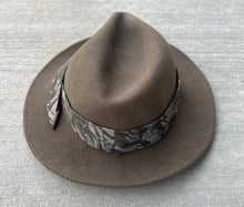 Load image into Gallery viewer, Haas Outdoors Mossy Oak Treestand Felt Fedora Hat (L) 🇺🇸