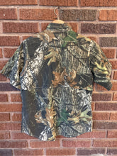 Load image into Gallery viewer, Browning Ladies Button Down Camo Shirt Women&#39;s Size Medium
