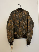 Load image into Gallery viewer, NWT Vintage Mossy Oak Fall Foliage/Treestand Reversible Bomber Large