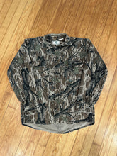 Load image into Gallery viewer, Vintage Mossy Oak Treestand Chamois Button Up (M)🇺🇸