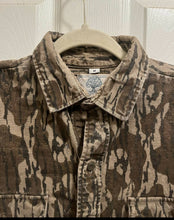 Load image into Gallery viewer, Mossy Oak Bottomland Chamois Button Up Shirt (M) 🇺🇸