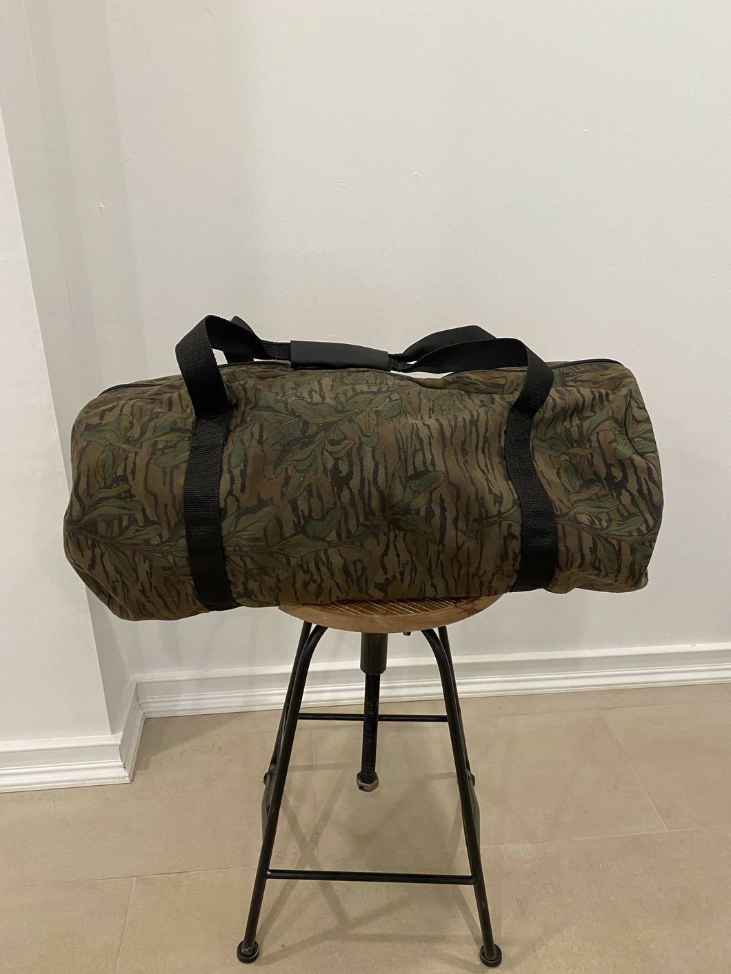 Vintage Mossy Oak Green Leaf Duffle Bag