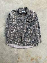 Load image into Gallery viewer, Vintage Mossy Oak Treestand Chamois Button Up