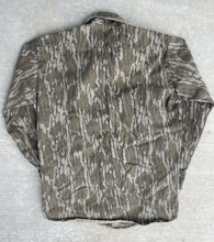 Load image into Gallery viewer, 90’s Original Key Mossy Oak Bottomland Button Down Shirt (M) 🇺🇸