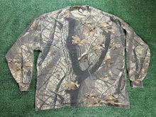 Load image into Gallery viewer, Realtree Hardwoods 20-200 Camo Jerzees Outdoors Front Pocket Long Sleeve Shirt XL