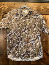 Load image into Gallery viewer, Columbia Mossy Oak Treestand Short Sleeve Button Up (M/L)