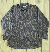 Load image into Gallery viewer, Original Mossy Oak Bottomland Button Down (XL)