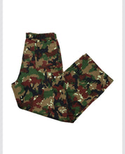 Load image into Gallery viewer, 1986 Swiss Army Camouflage Alpenflage M83 Combat Cargo Pants
