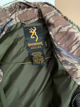 Load image into Gallery viewer, Browning Medium Gore-Tex jacket with detachable hood