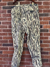 Load image into Gallery viewer, Vintage Very Rare Rattlers Brand Ducks Unlimited Print Cargo Pants Size XL Long