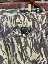 Load image into Gallery viewer, Vintage Very Rare Rattlers Brand Ducks Unlimited Print Cargo Pants Size XL Long