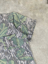 Load image into Gallery viewer, Vintage Distressed Mossy Oak Full Foliage T-Shirt (L) 🇺🇸