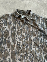 Load image into Gallery viewer, Vintage Mossy Oak Bottomland Women’s Button Up (L)