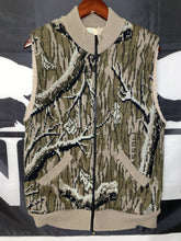 Load image into Gallery viewer, Original Whitewater Mossy Oak Treestand Sherpa Vest (M)🇺🇸