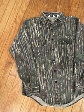 Load image into Gallery viewer, Vintage Black Duck Realtree Camo Button Up (M)