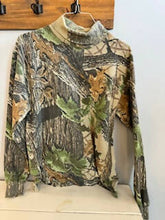 Load image into Gallery viewer, Vintage Realtree long sleeve shirt