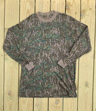 Load image into Gallery viewer, 90’s Mossy Oak Green Leaf Long Sleeve Shirt (L) 🇺🇸