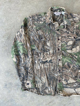 Load image into Gallery viewer, Vintage Walls Chamois Realtree Camo Button up (L/XL)