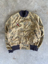 Load image into Gallery viewer, Vintage Pheasant Embroidered Duck Camo Bomber Jacket (L/XL)