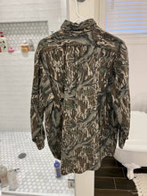 Load image into Gallery viewer, Mossy Oak Treestand Button Up (L)🇺🇸