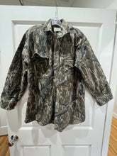 Load image into Gallery viewer, VTG Mossy Oak Treestand LS Button Up (M/L)🇺🇸