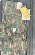 Load image into Gallery viewer, Original Key Mossy Oak Green Leaf Pants