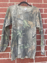 Load image into Gallery viewer, Realtree Hardwood Green Morgan Shirt XL
