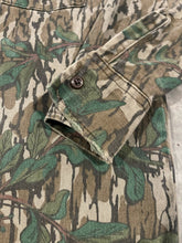 Load image into Gallery viewer, 90’s Original Key Mossy Oak Greenleaf Button Down Shirt (L)🇺🇸