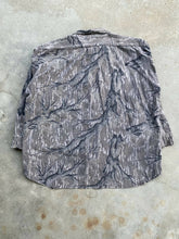 Load image into Gallery viewer, Vintage Mossy Oak Treestand Camo Chamois Button Up