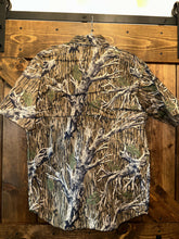 Load image into Gallery viewer, Columbia Short Sleeve Mossy Oak Treestand Button Up (XL)